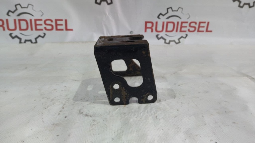 кронштейн бампера правый б/у - 4